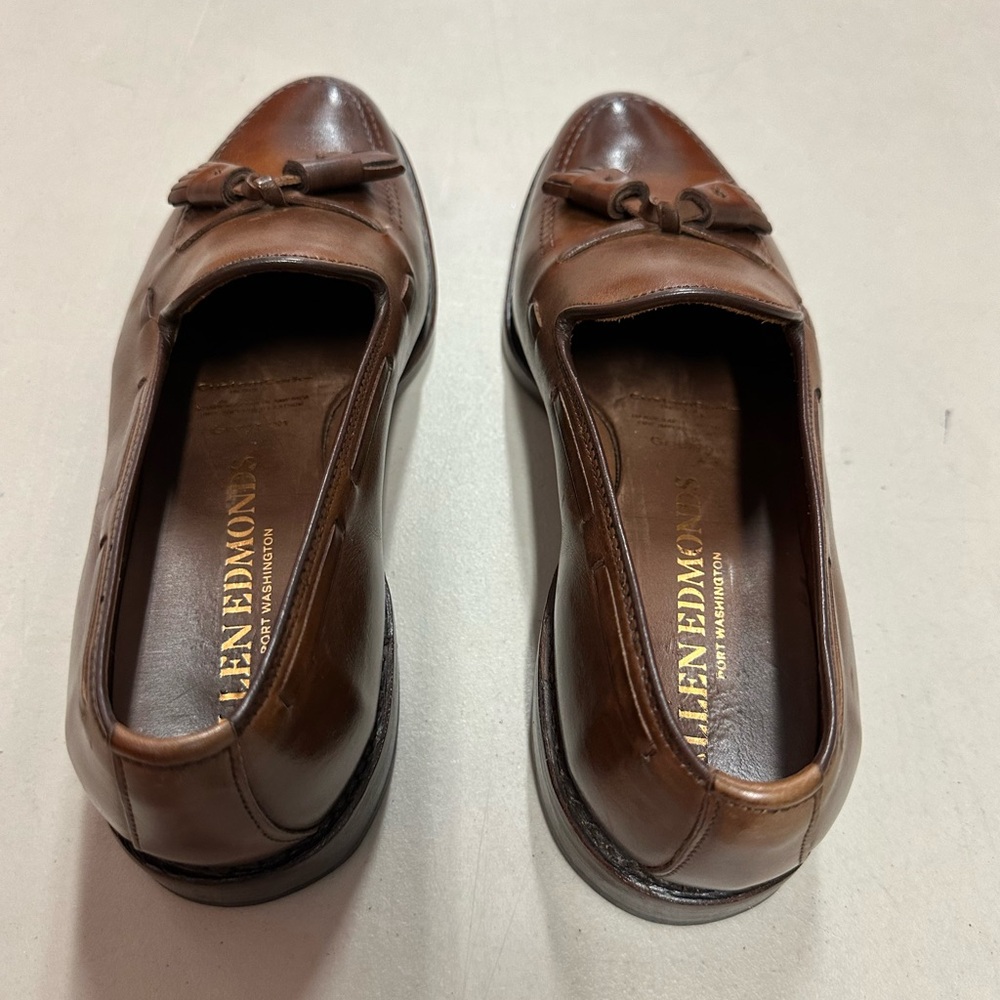 Allen Edmonds Grayson Tassel Loafer
Size 6 1/2 - Picture 2 of 6